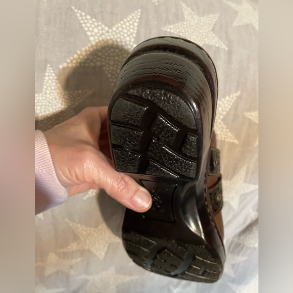b.o.c. Slip on Brown Clogs - Picture 4 of 7